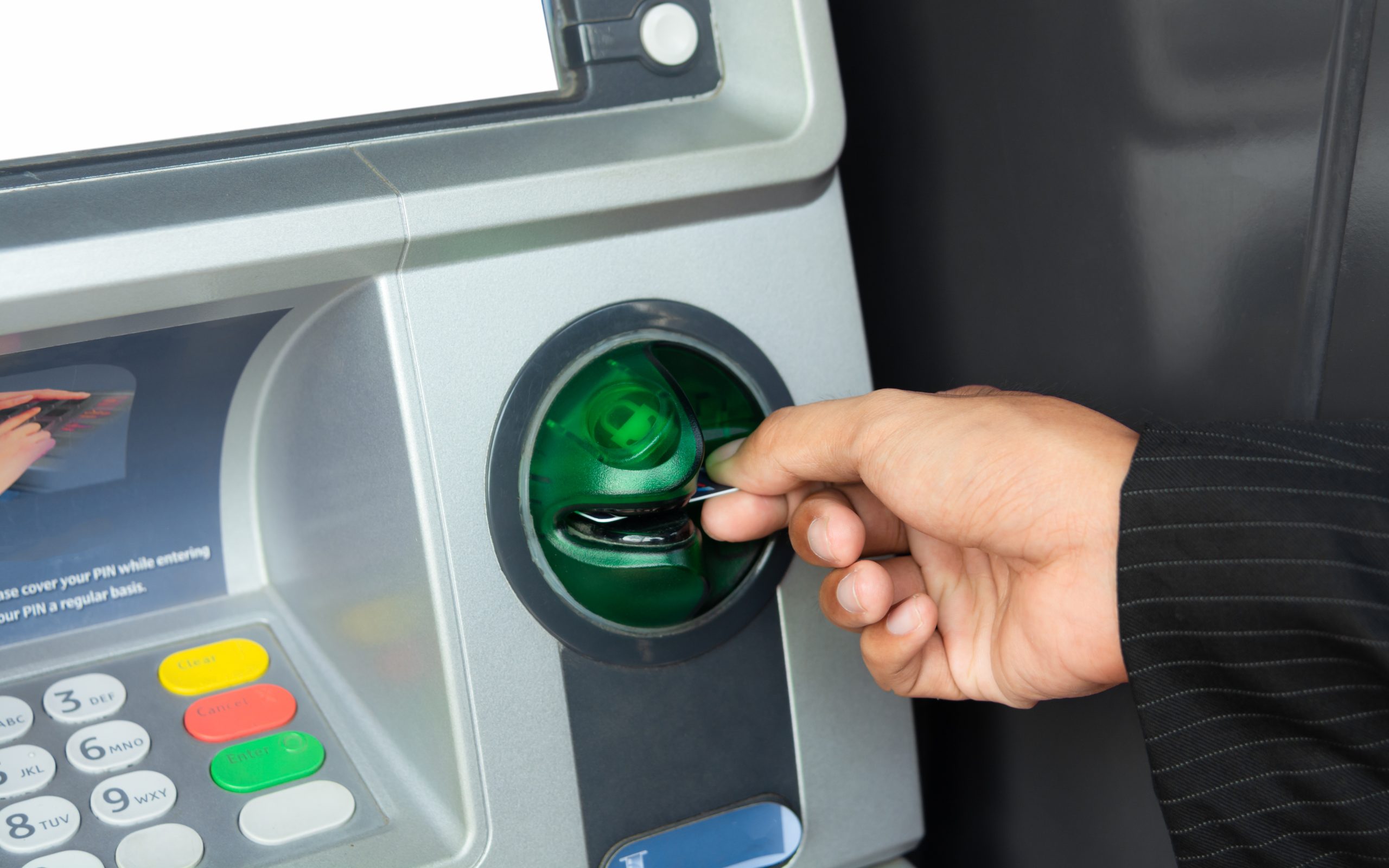 ВТБ начал тестировать отечественные банкоматы